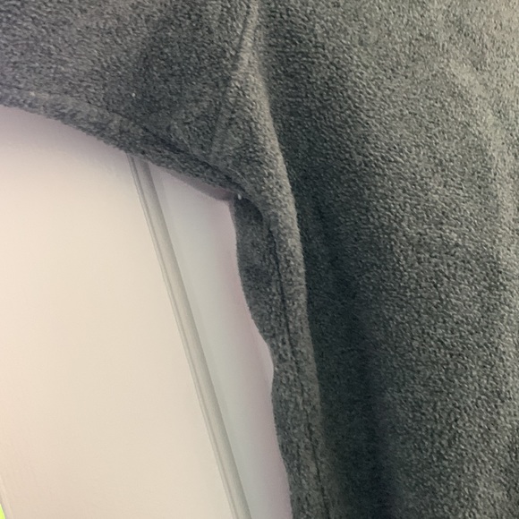 Lightly used Woman’s Patagonia Synchilla Fleece Pullover - Picture 4 of 5